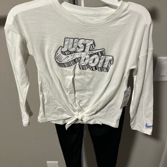 Nike White and Black Matching Set Athletic Wear - Picture 1 of 3